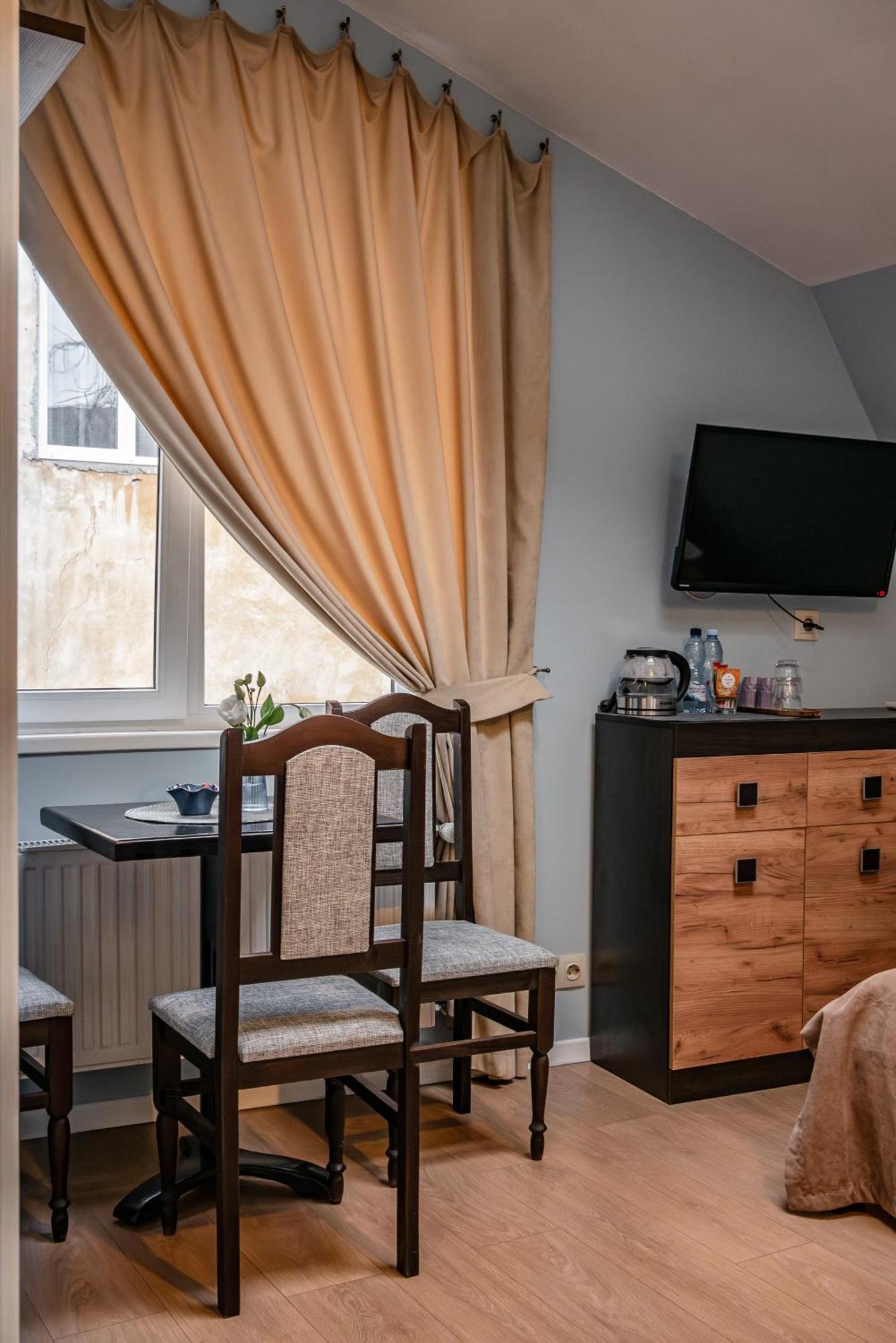 Gar'Is Hostel Lviv Bagian luar foto