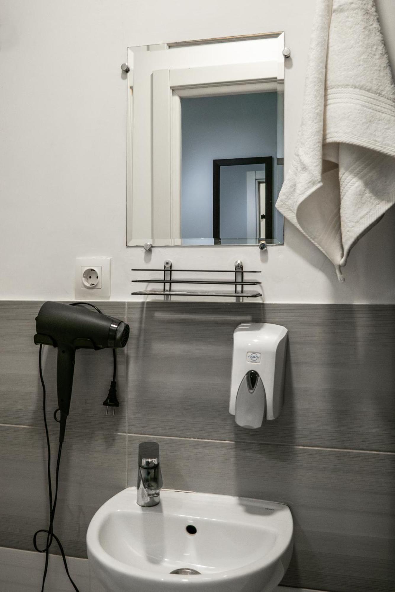 Gar'Is Hostel Lviv Bagian luar foto