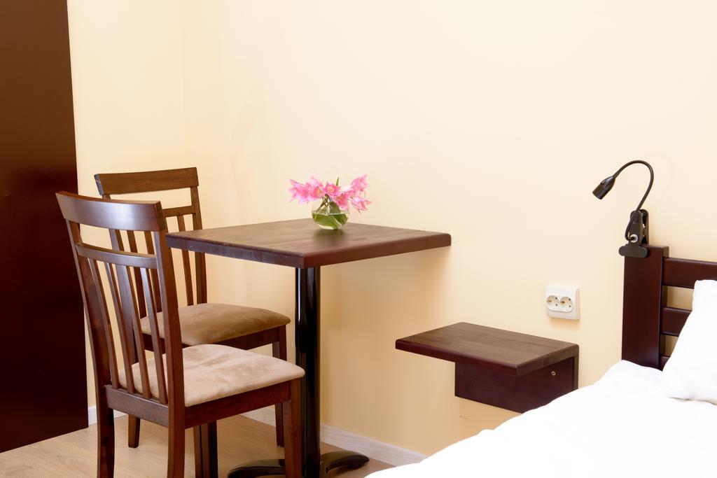 Gar'Is Hostel Lviv Bagian luar foto