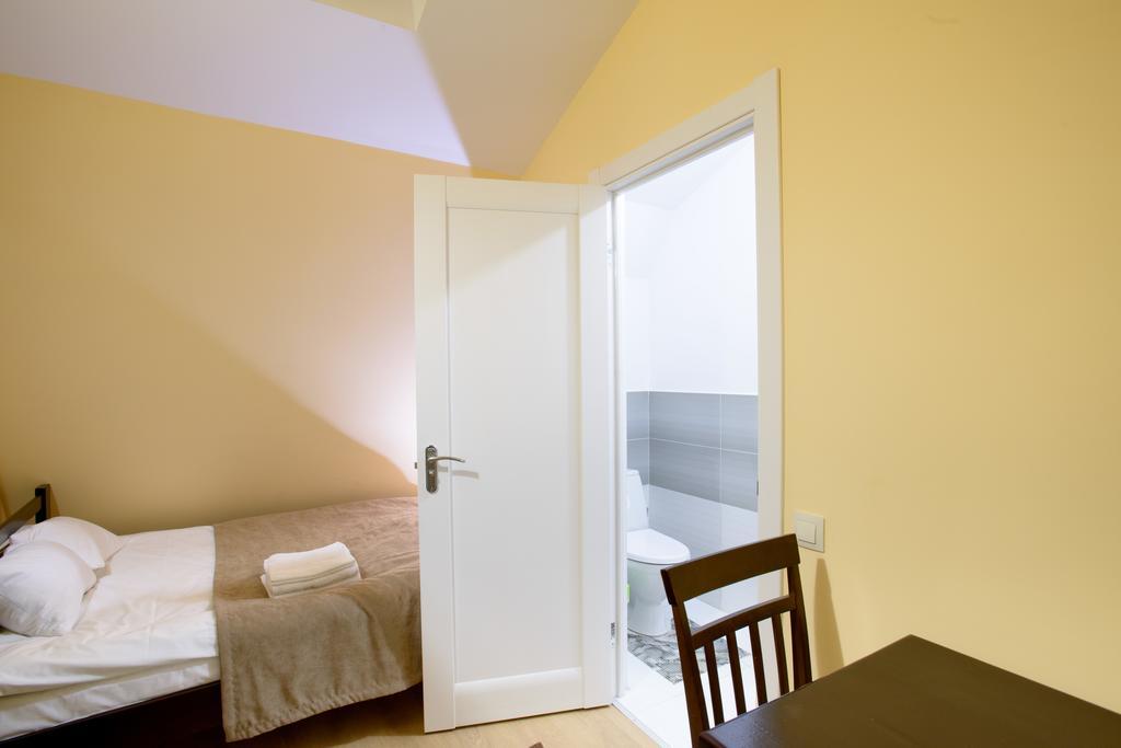 Gar'Is Hostel Lviv Bagian luar foto