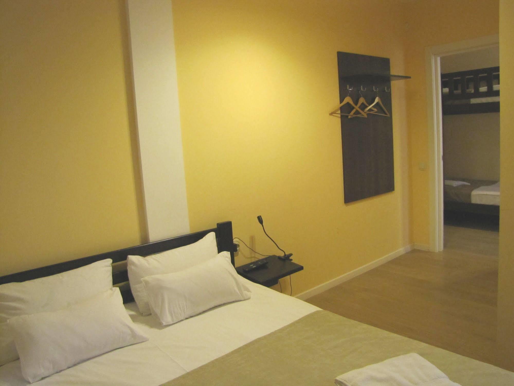 Gar'Is Hostel Lviv Bagian luar foto
